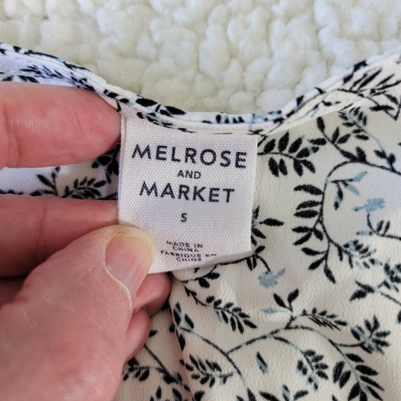 Melrose And Market V Neck Ruched Flutter Sleeve Floral Print Crop Top Size S - Picture 7 of 10